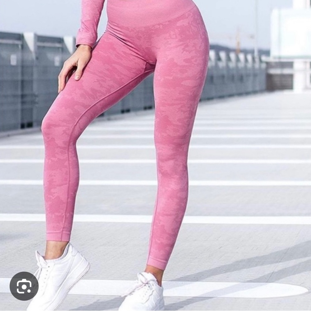 GYMSHARK CAMO SEAMLESS LEGGINGS (pink)